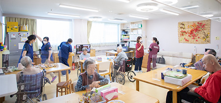 開放的で明るいリビング